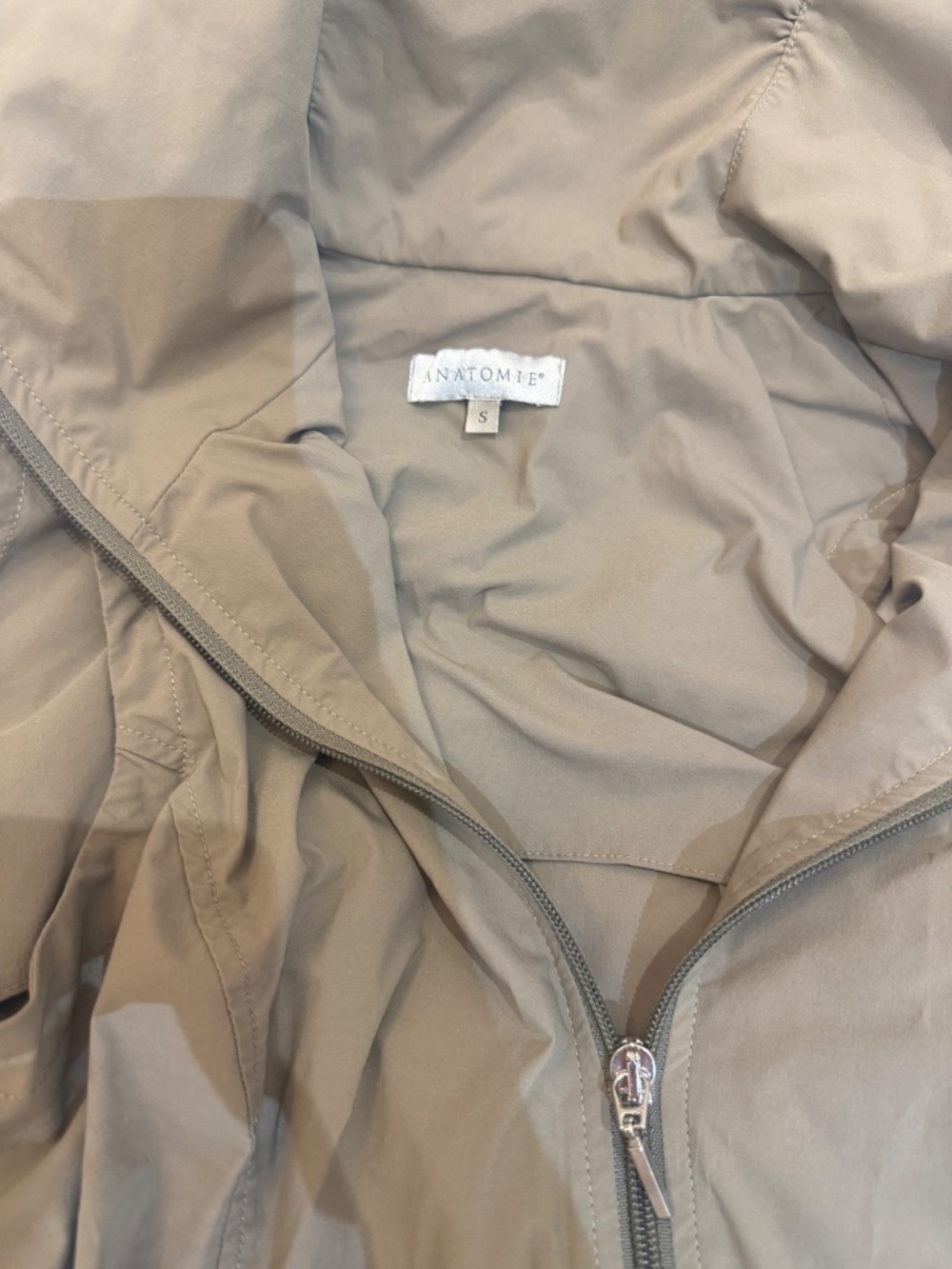 Anatomie Khaki Travel Set: Kate Skinny Cargo Pants + Delaney Travel Vest (Small) - Picture 9 of 10